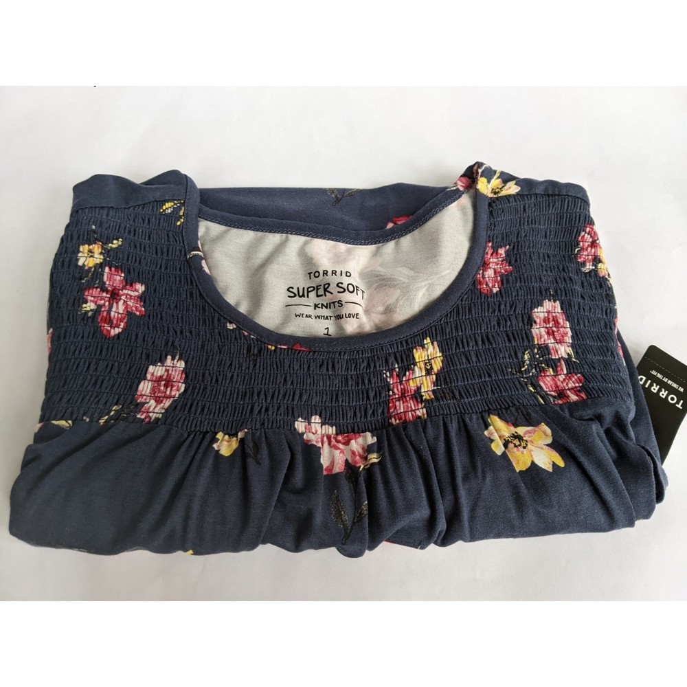 Torrid super soft knits, sz 1. Blue floral. Scoop neck short sleeve tee - Picture 5 of 7